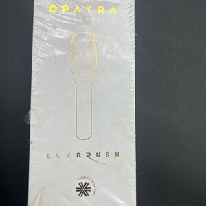 Patra Lux Brush in Gold and White